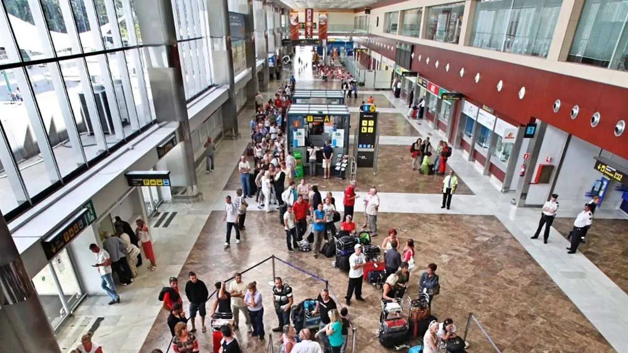 AEROPUERTO TF SUR REINA SOFIA