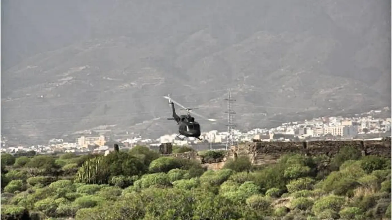 HELICOPTERO MILITAR EN G&Uuml;&Iacute;MAR