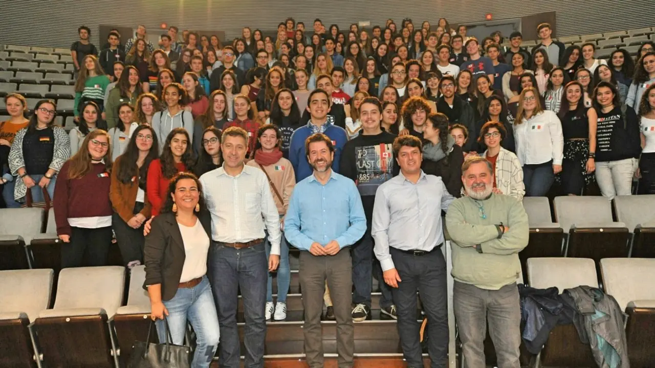 Becas inmersi&oacute;n ling&uuml;&iacute;stica-Encuentro (2)_Fotor