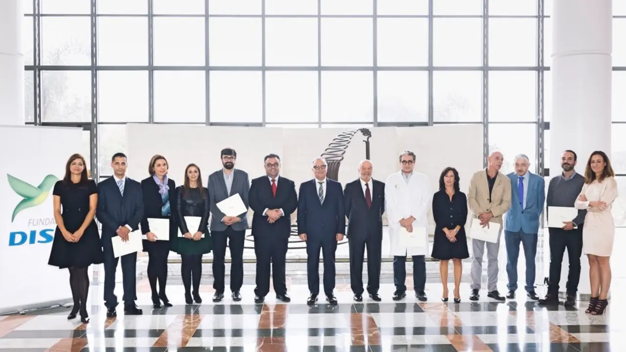 Foto de grupo tras la entrega de los premios_Fotor