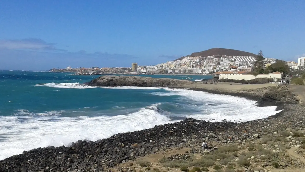 Oleaje en Los Cristianos. Esteban P&eacute;rez