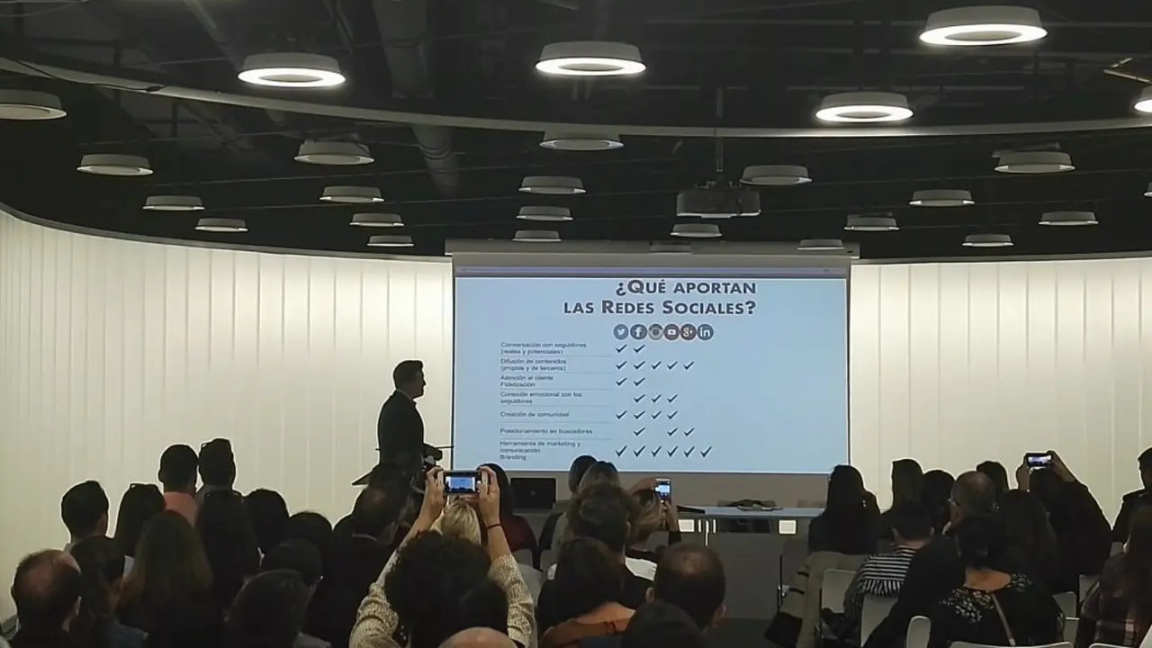 17032017 master class RRSS FIT Canarias-Ashotel_Fotor