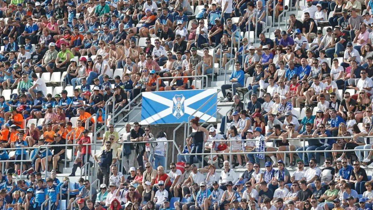 ESTADIO HELIODORO RODRIGUEZ L&Oacute;PEZ. PARTIDO TENERIFE-GIRONA.
EN LA IMAGEN, EL HELIODORO A PLENO.
/SANTIAGO FERRERO