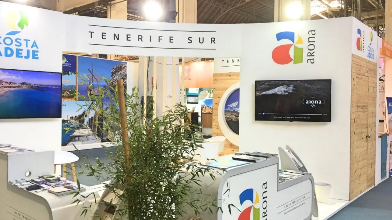 Turismo arona Stand-2_Fotor