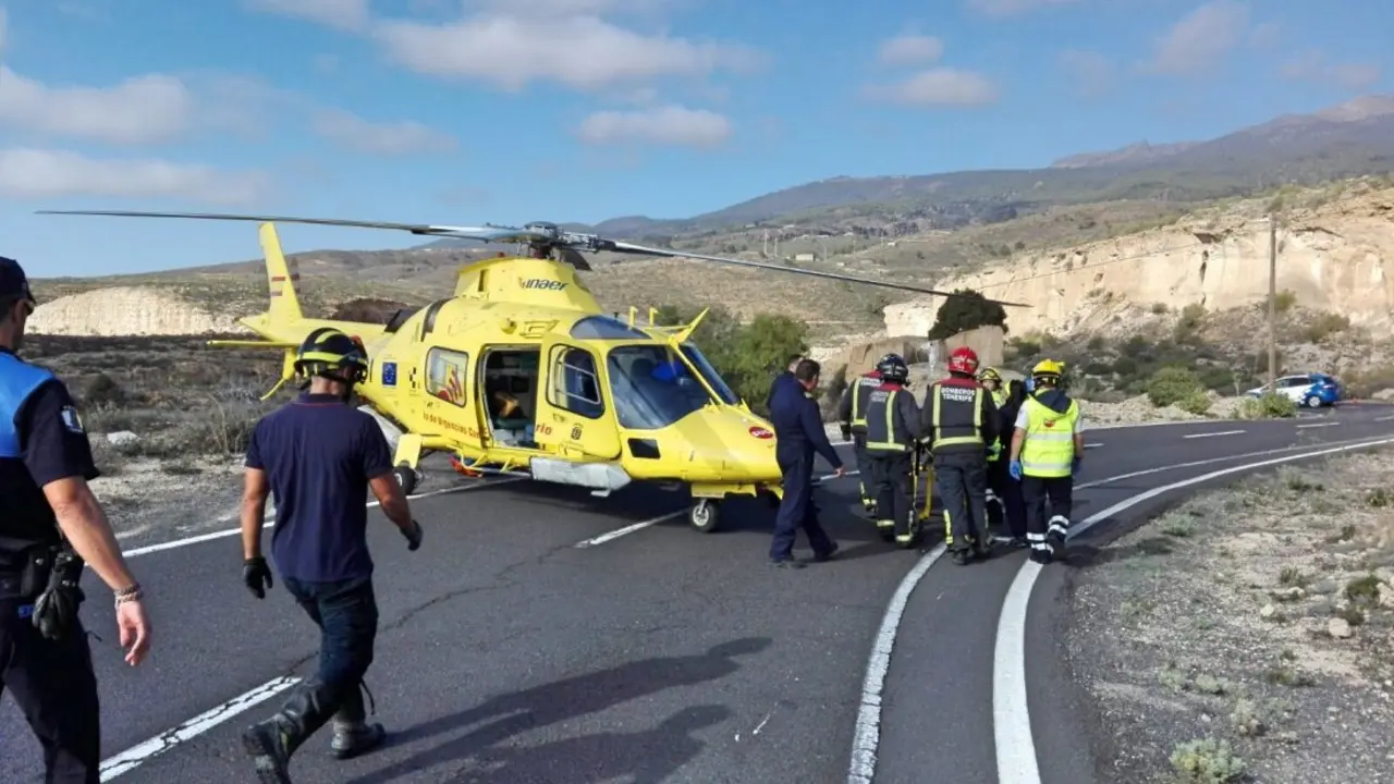 Intervenci&oacute;n helicoptero medicalizado del SUC en accidente de tr&aacute;fico en Tenerife_Fotor