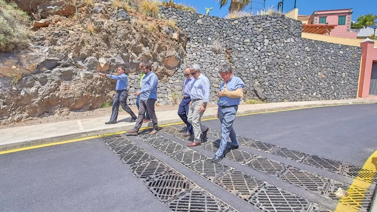 Visita obras finalizaci&oacute;n calle Achaman en Acoran