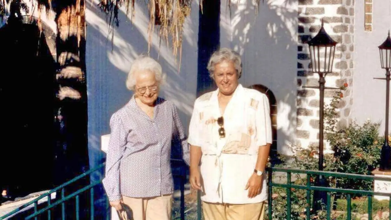 FOTO TOMADA EN LA PALMA EN 1997, EN LA QUE APARECEN MAR&Iacute;A ROSA ALONSO Y MAR&Iacute;A VICTORIA HERN&Aacute;NDEZ