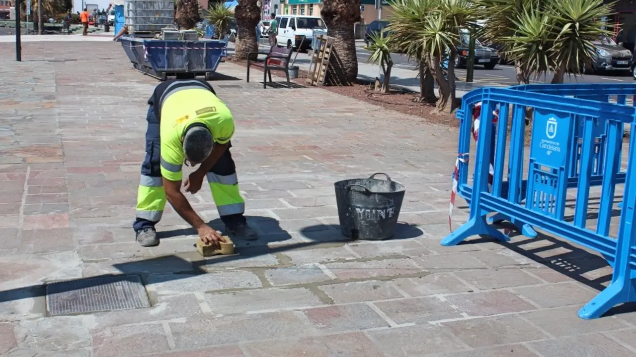 Actuaciones obras y servicios Plaza de Los Pescadores 2017 (2)_Fotor