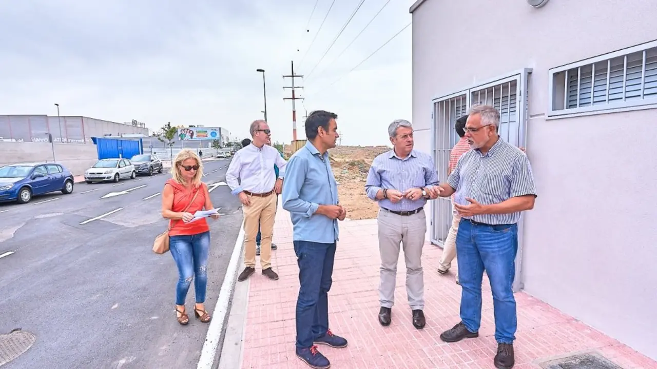Obras de replanteo en AV. Islas Canarias en San Miguel