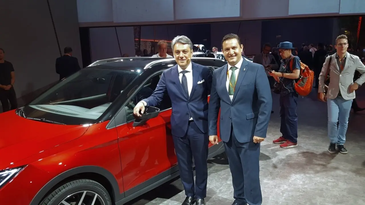SEAT ARONA 01