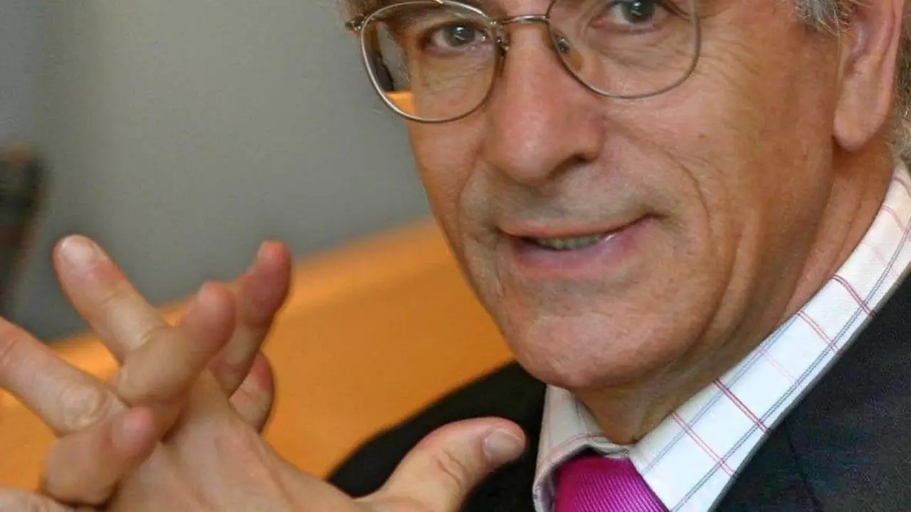 ​&Aacute;ngel Lafuente ​Zorrilla Licenciado en Filosof&iacute;a, T&eacute;cnico en Relaciones P&uacute;blicas y en Radio y TV.