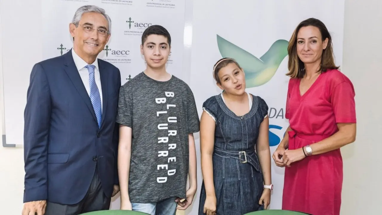 representantes con ni&ntilde;os participantes_Fotor