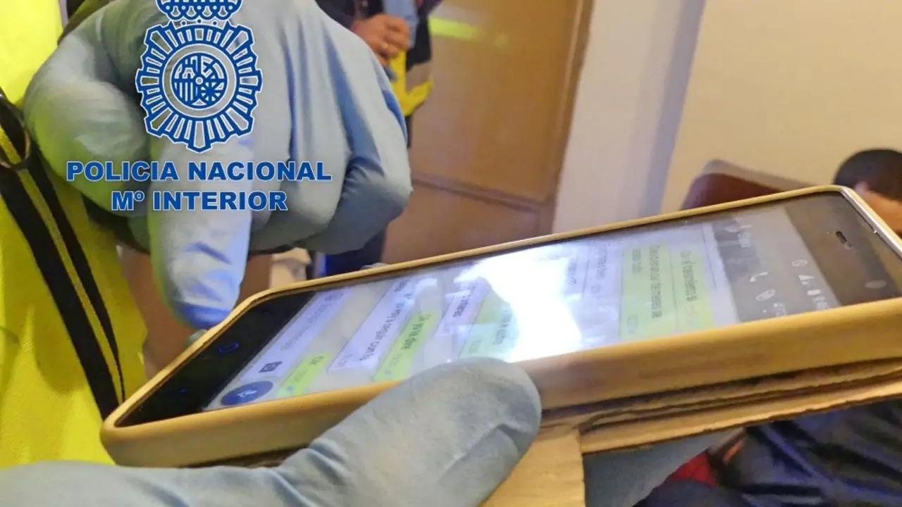 Polic&iacute;a pornografia_infantil_whatsapp2_Fotor