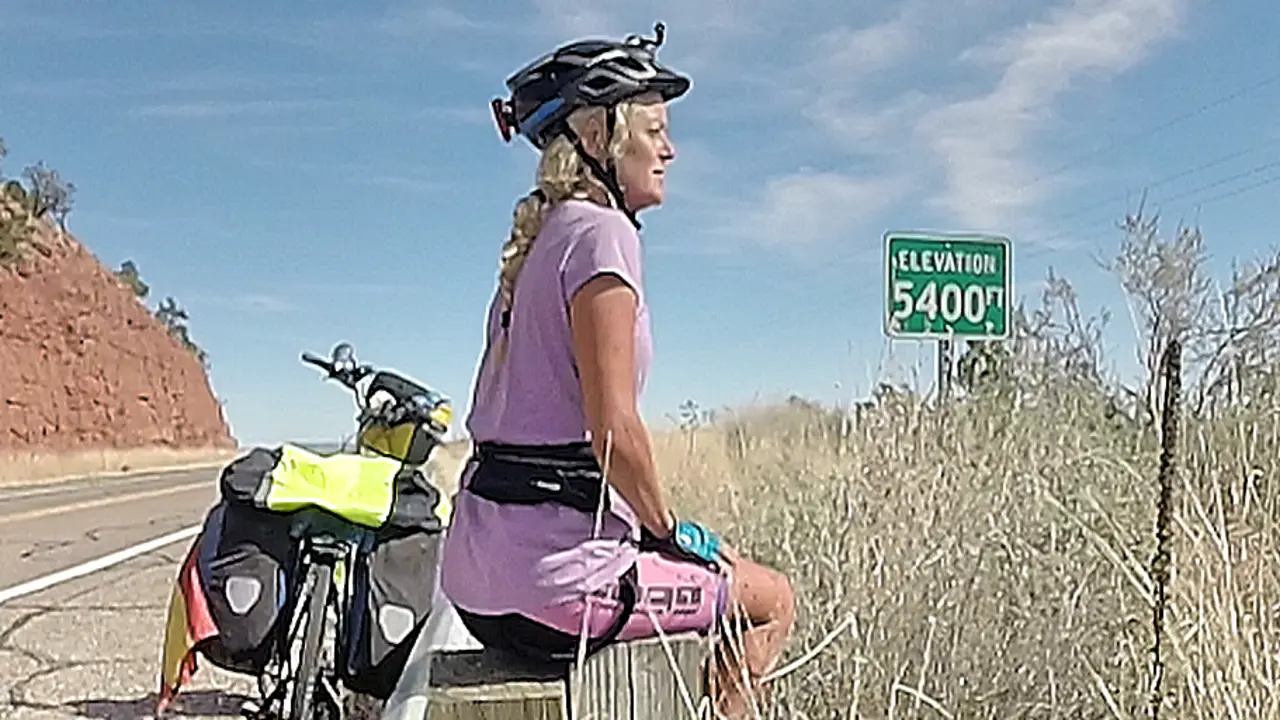 SOLA EN BICI