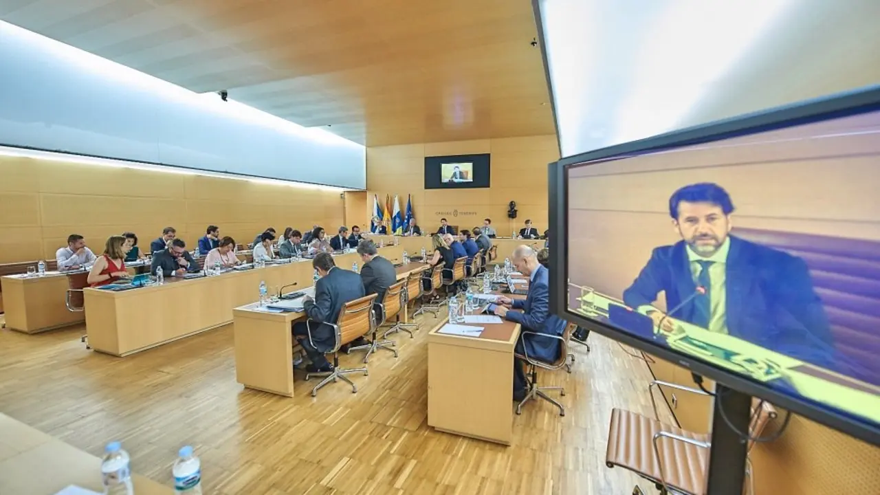 Pleno-Debate estado Isla-28 julio 2017 (2)_Fotor