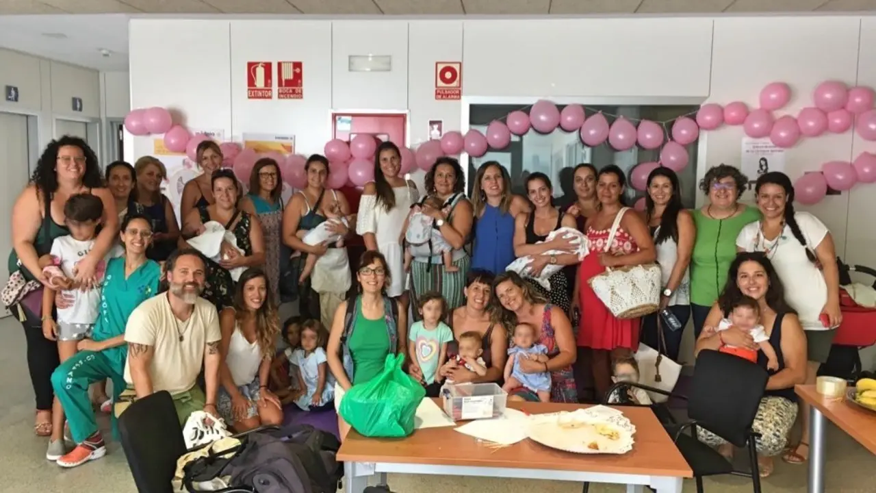 Asistentes a la charla-debate sobre lactancia materna en el Hospital de La Gomera_Fotor