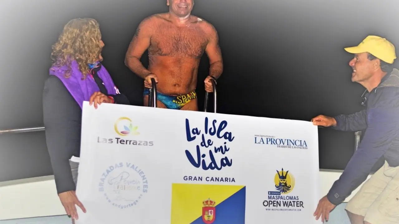 Andy Ortega, es el primer nadador canario que consigue cruzar a nado el Canal de la Mancha, y el espa&ntilde;ol n&uacute;mero 14 .