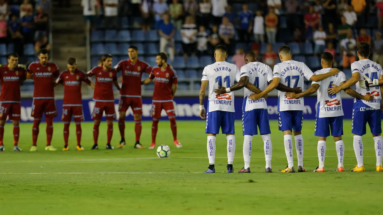 ESTADIO HELIODORO RODR&Iacute;GUEZ L&Oacute;PEZ.PARTIDO TENERIFE-ZARAGOZAEN LA IMAGEN, MINUTO DE SILENCIO POR LAS V&Iacute;CTIMAS DEL ATENTADO EN BARCELONA./SANTIAGO FERRERO