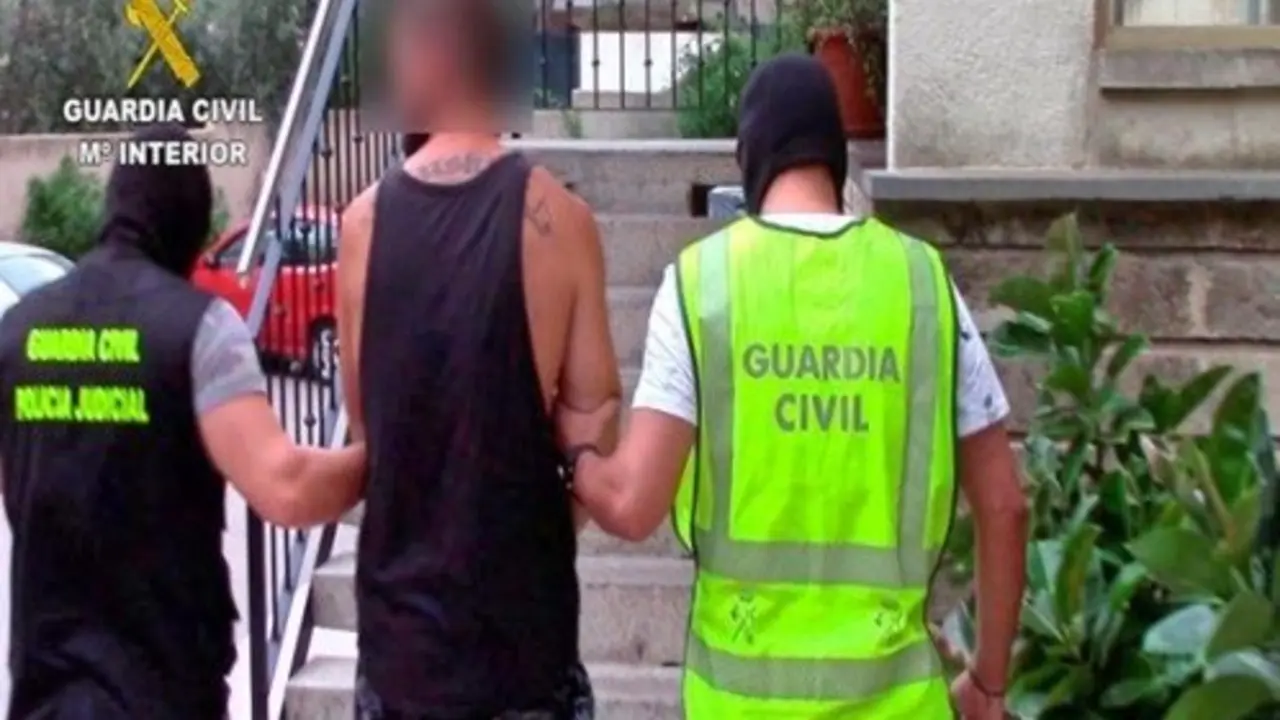 GUARDIA CIVIL 4905_Fotor