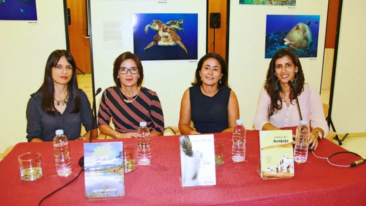 Presentaci&oacute;n escritoras isoranas y concejala Lorena Medina_MG_5426_Fotor
