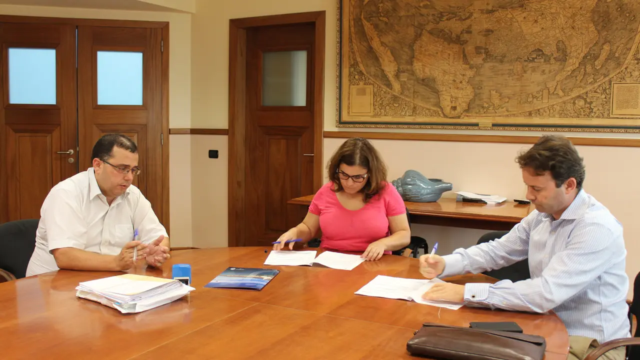 Firma adjudicaci&oacute;n eficiencia Plaza de Alsaca 2017
