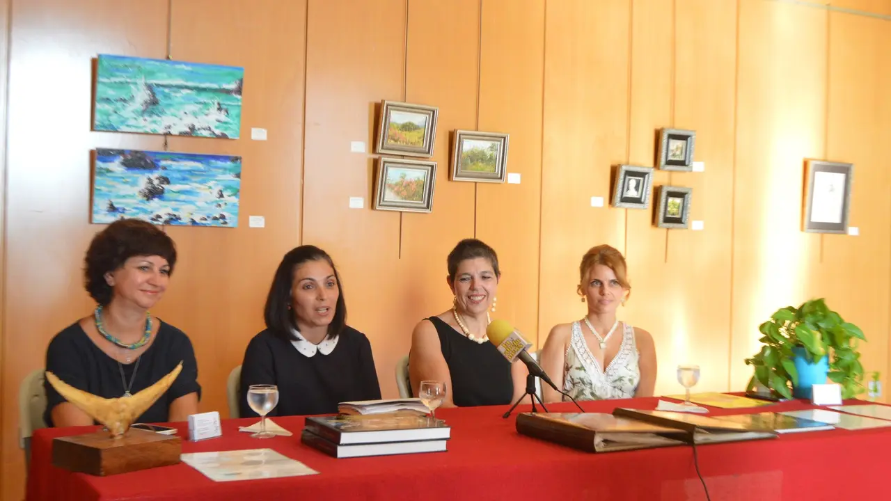 Foto inauguraci&oacute;n exposici&oacute;n de pintura Museo del Pescador de Puerto de Santiago