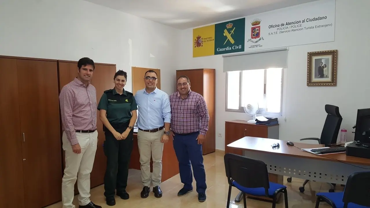 El Alcalde y el concejal de Seguridad Ciudadana en las oficina del SATE