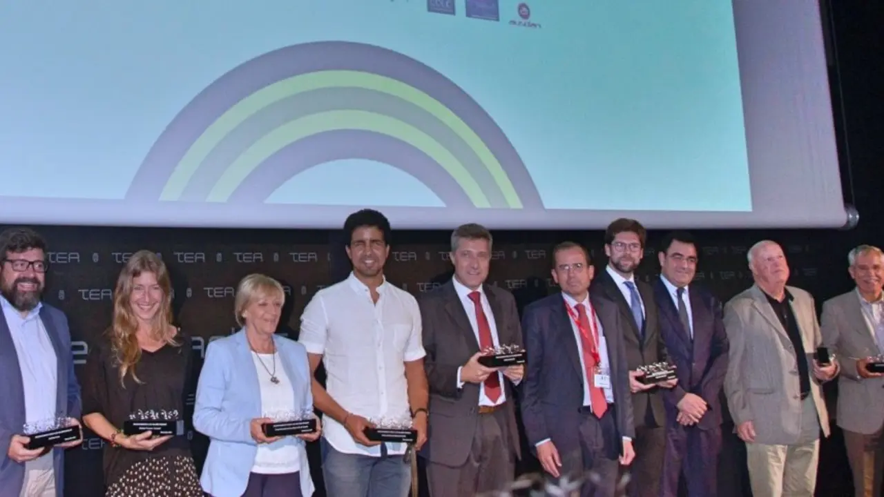 Educaci&oacute;n-Confederaci&oacute;n Espa&ntilde;ola de Centros de Ense&ntilde;anza-Premio Tenerife 2030_Fotor