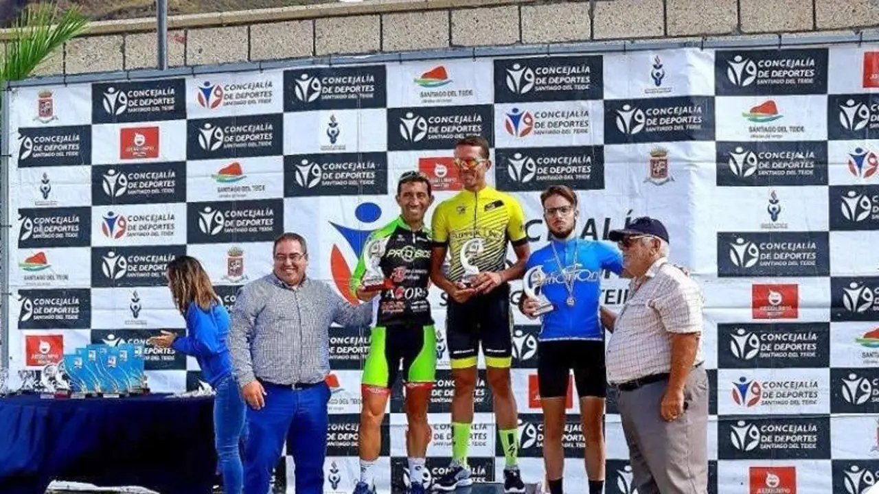 Podium masculino local-4_Fotor