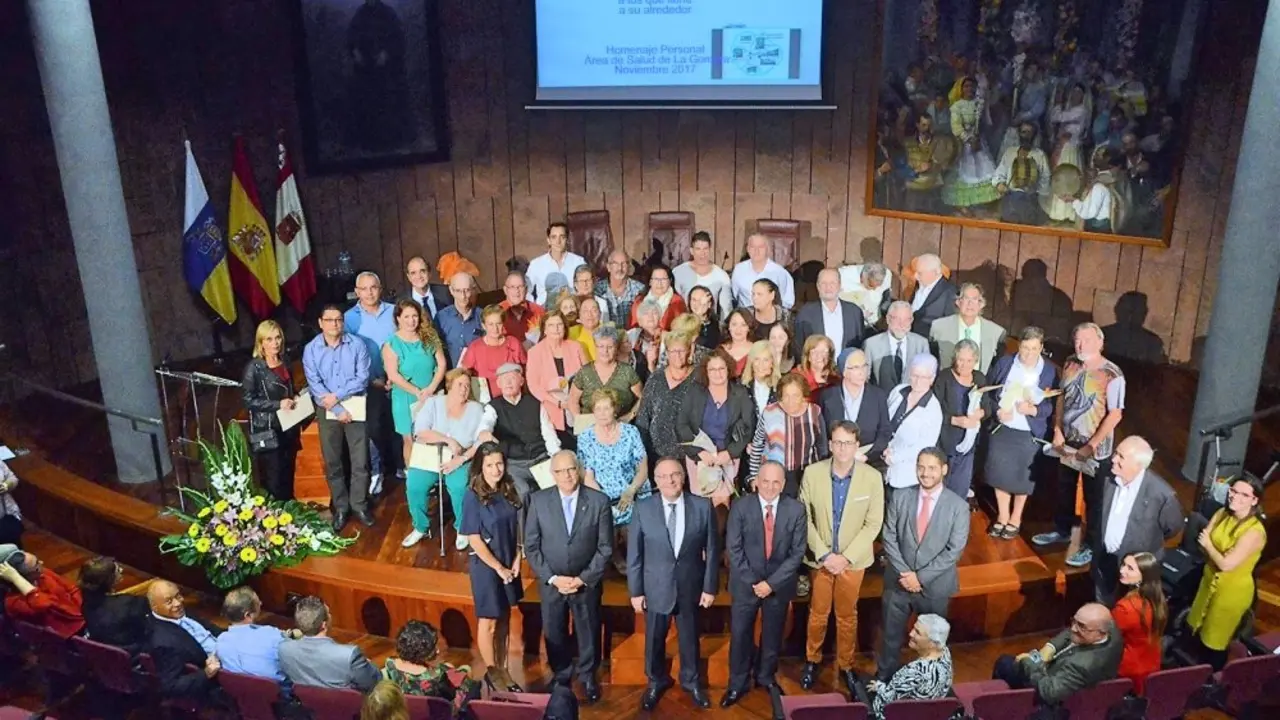 Baltar, con el grupo de jubilados homenajeado en La Gomera_Fotor