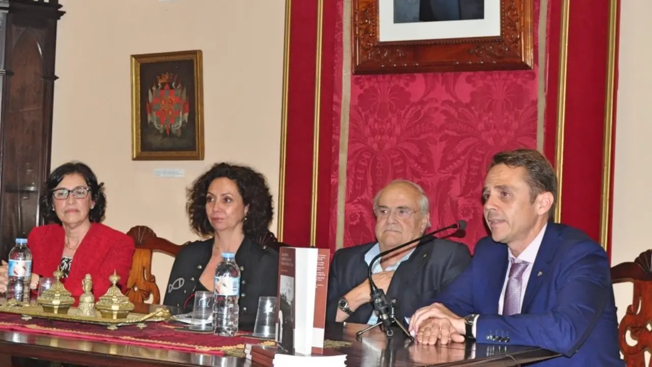 El enfermero de salud mental, doctor, historiador y antrop&oacute;logo expone su obra centrada en la evoluci&oacute;n de las infraestructuras hospitalarias de la Isla