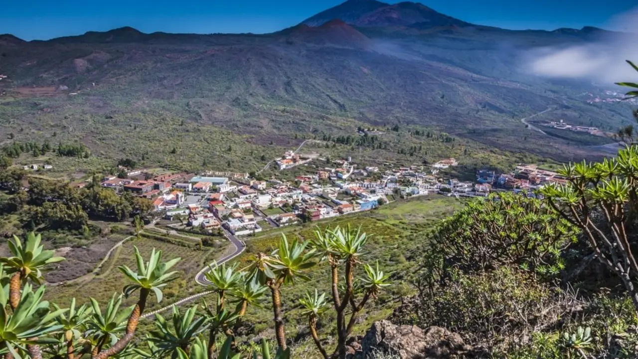 Panor&aacute;mica-del-casco-de-Santiago-del-Teide_Fotor