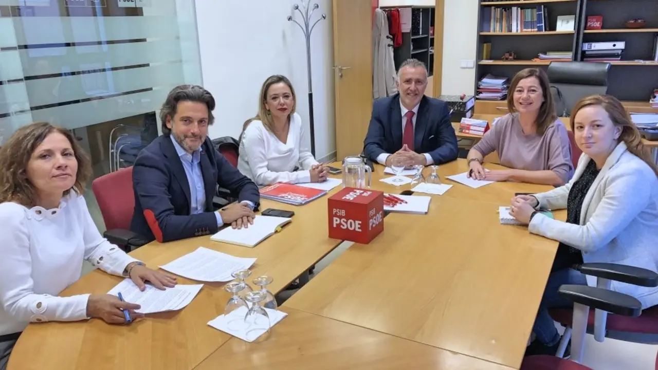 Reuni&oacute;n-PSOE-Baleares-1_Fotor