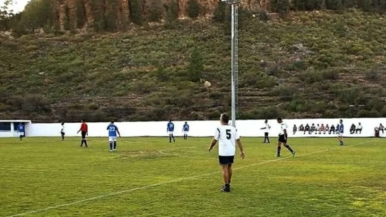 campo de f&uacute;tbol de Arguayo_Fotor
