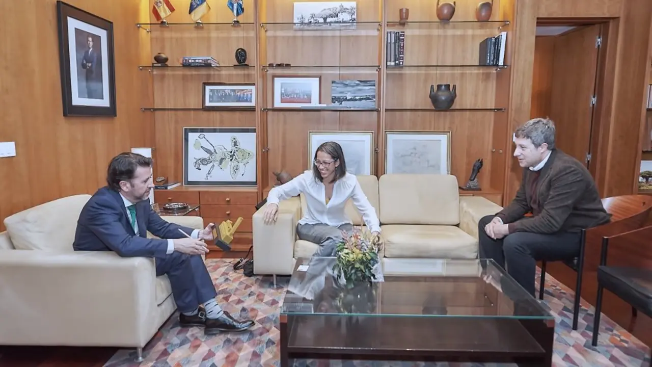 Educaci&oacute;n-Recepci&oacute;n Luc&iacute;a Quintero mejor docente nacional_Fotor