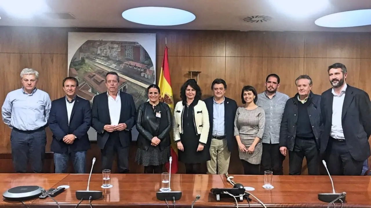 Foto del encuentro mantenido con la Secretaria de Estado de Turismo_Fotor