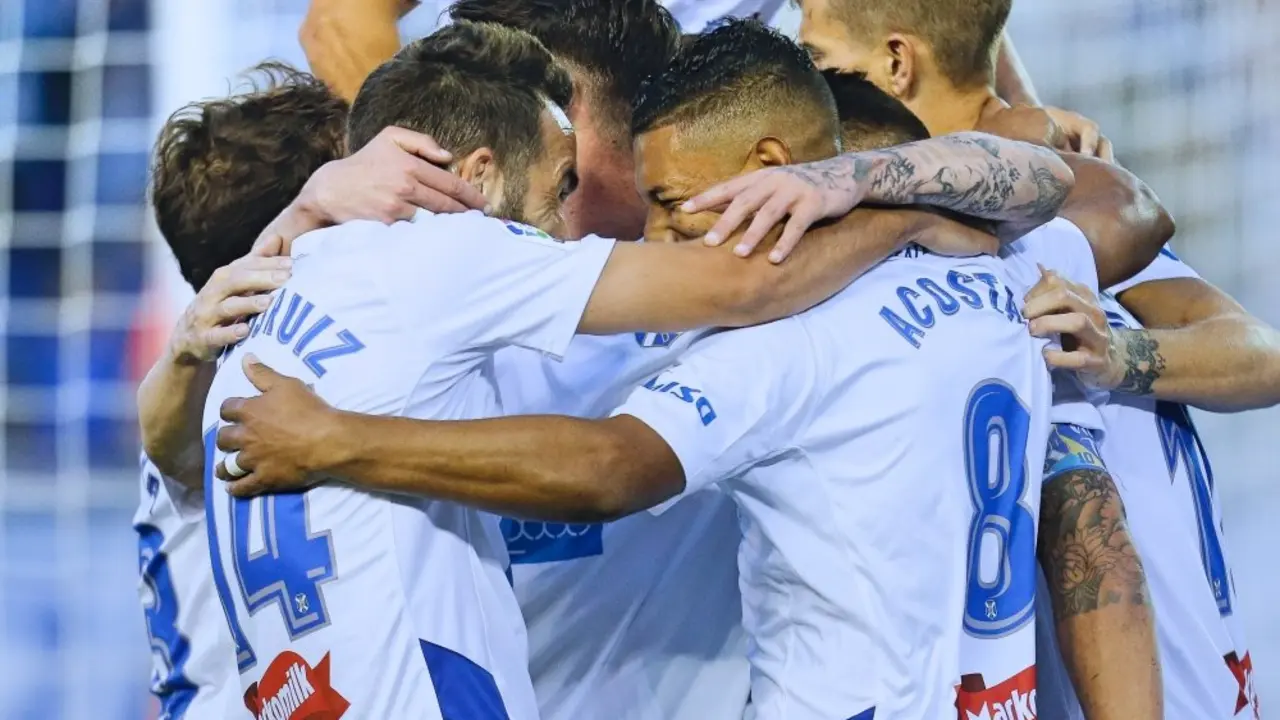 ESTADIO HELIODORO RODR&Iacute;GUEZ L&Oacute;PEZ.
PARTIDO TENERIFE-LORCA
EN LA IMAGEN, CELEBRACION DEL GOL DE ACOSTA.
/SANTIAGO FERRERO