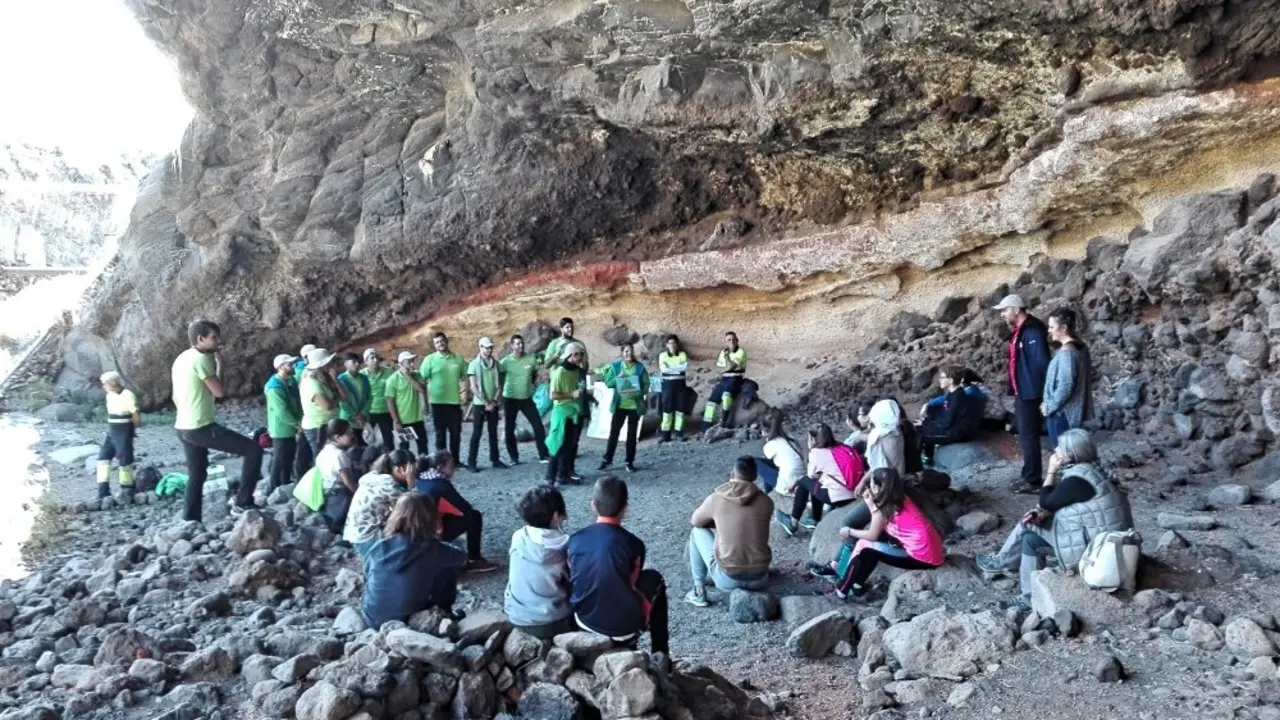 Limpieza Cueva de A&ntilde;aco_ abril 2018 (2)_Fotor