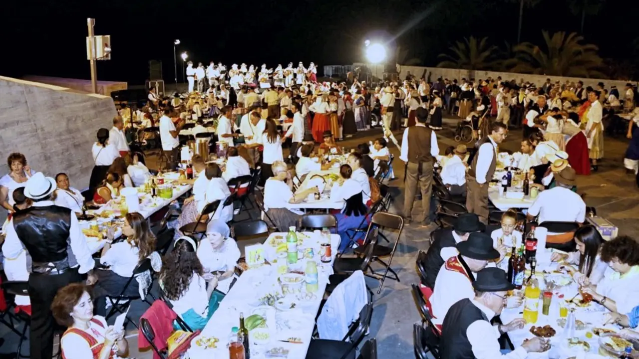 Baile magos Adeje D&iacute;a Canarias