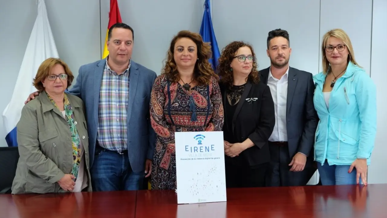 Cristina Valido, present&oacute; el proyecto, junto con el alcalde de Moya, Hip&oacute;lito Su&aacute;rez y Carolina &Aacute;lvarez, como responsable de su ejecuci&oacute;n