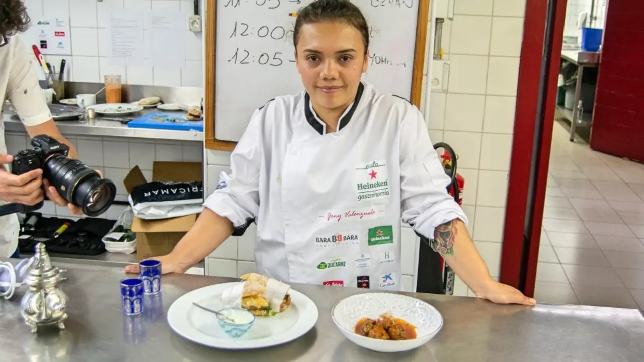 Yenny Valenzuela gana el II certamen del &lsquo;Aula Heineken de Gastronom&iacute;a&rsquo; con la elaboraci&oacute;n de un bocadillo gourmet _Fotor
