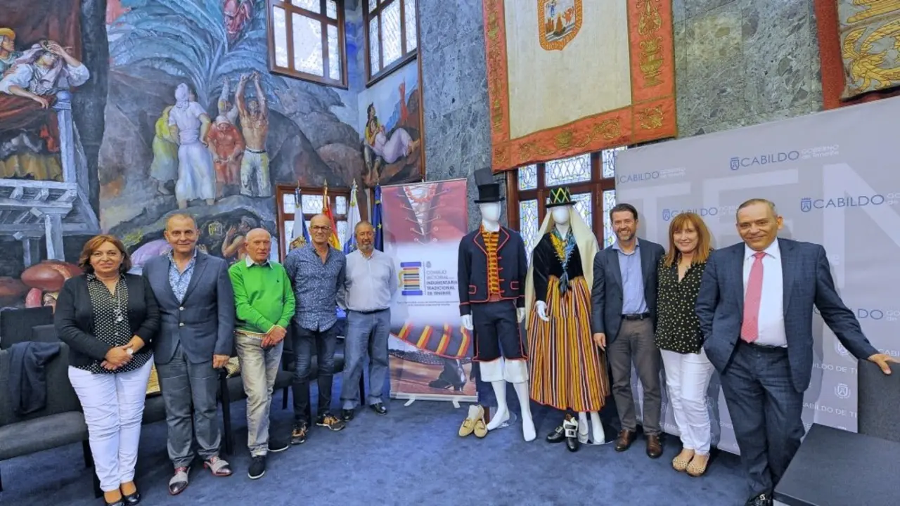 Reuni&oacute;n Consejo Vestimenta Tradicional-6 abril 2018_Fotor