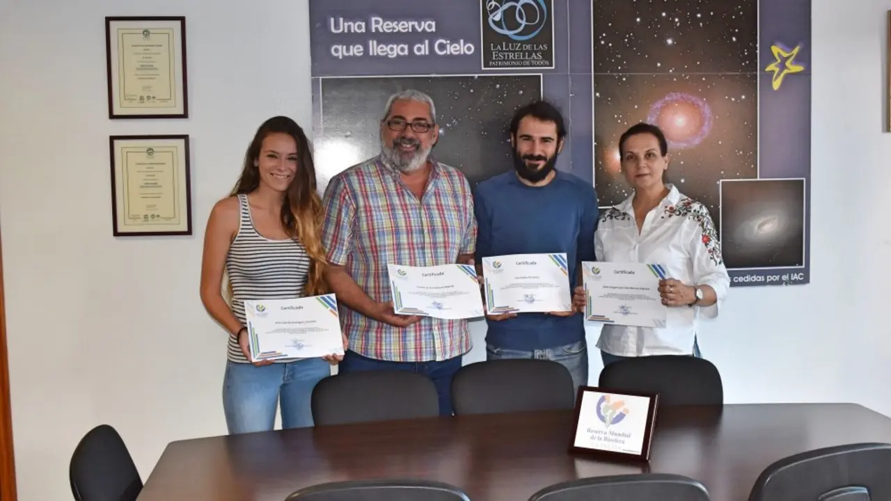 L@s dos alumn@s del Grado Superior de Comunicaci&oacute;n Gr&aacute;fica y Audiovisual de la Escuela Manolo Blahnik han colaborado en completar el fondo visual de la Fundaci&oacute;n