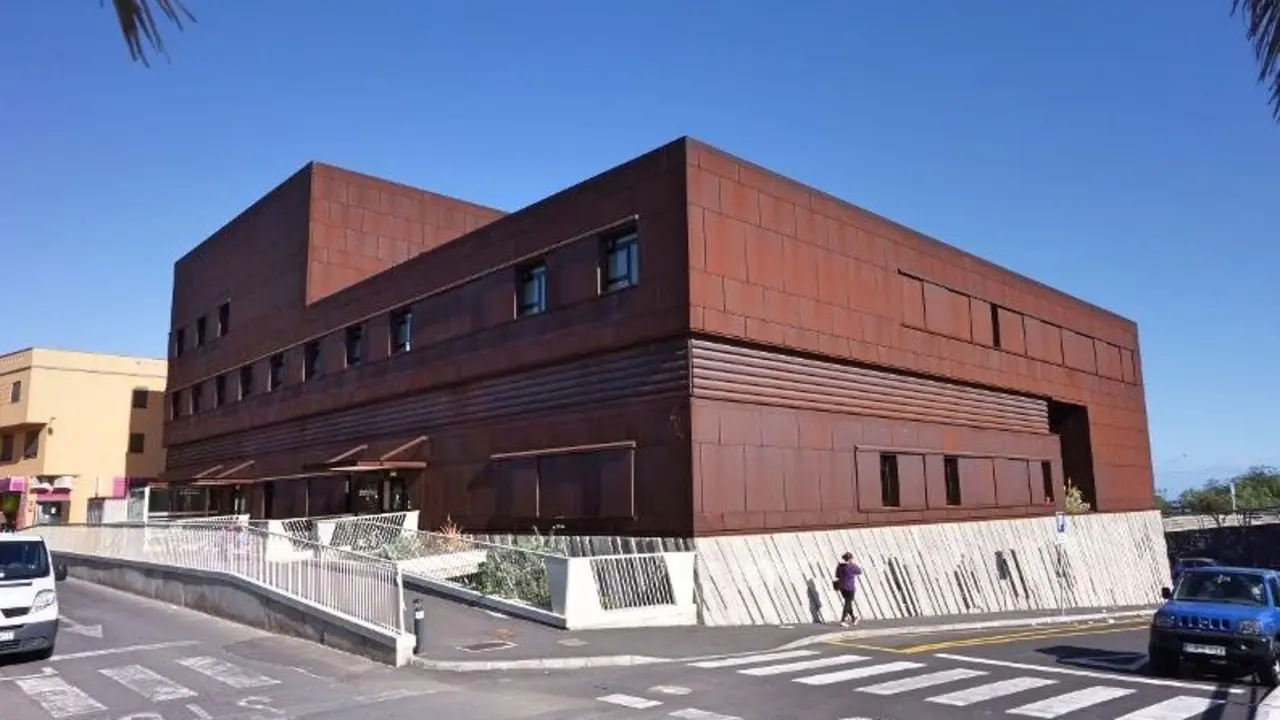 CENTRO SALUD SAN ISIDRO GRANADILLA 87k_Fotor