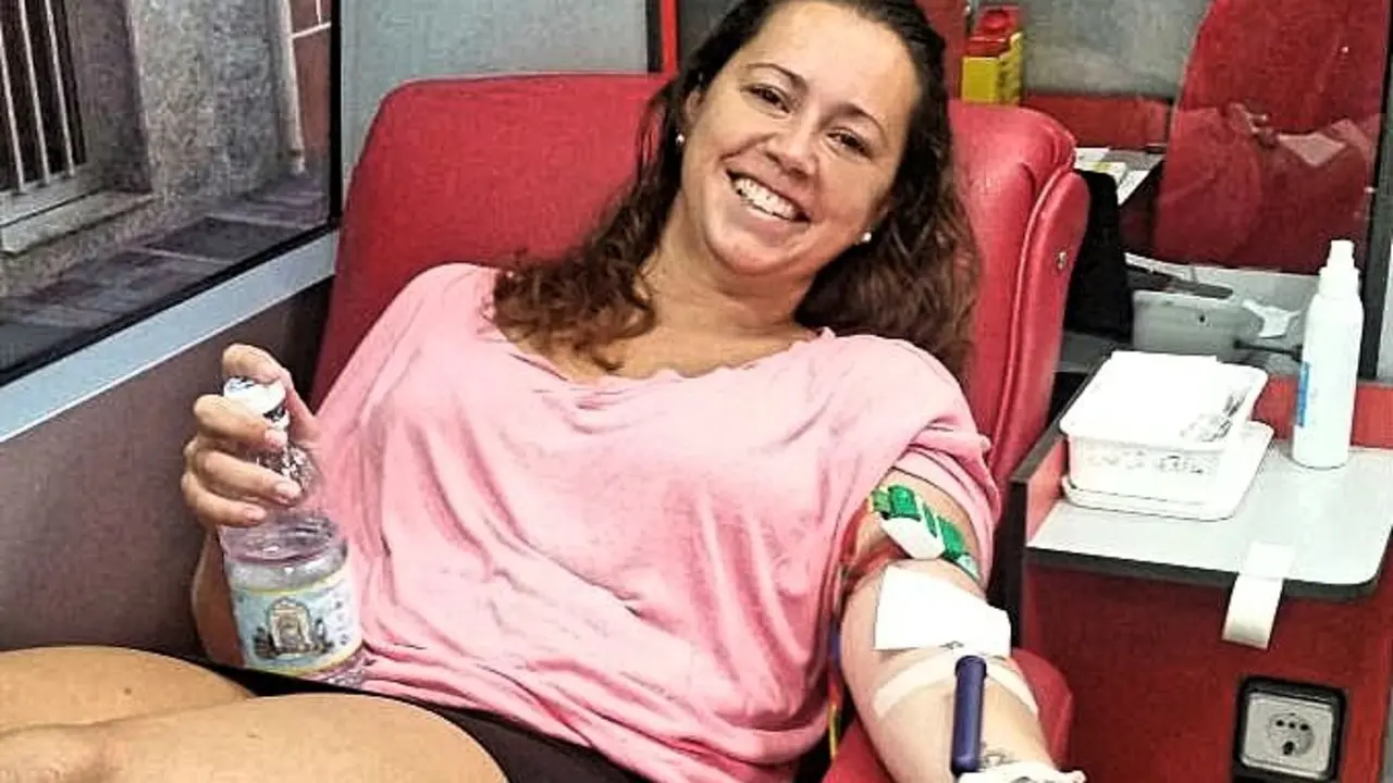Donante sangre en la unidad m&oacute;vil_Fotor