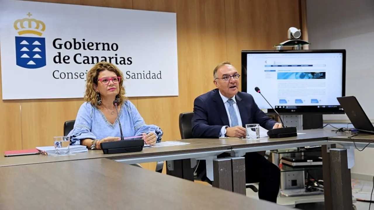 Jos&eacute; Manuel Baltar y Elizabeth Hern&aacute;ndez, durante la rueda de prensa_Fotor