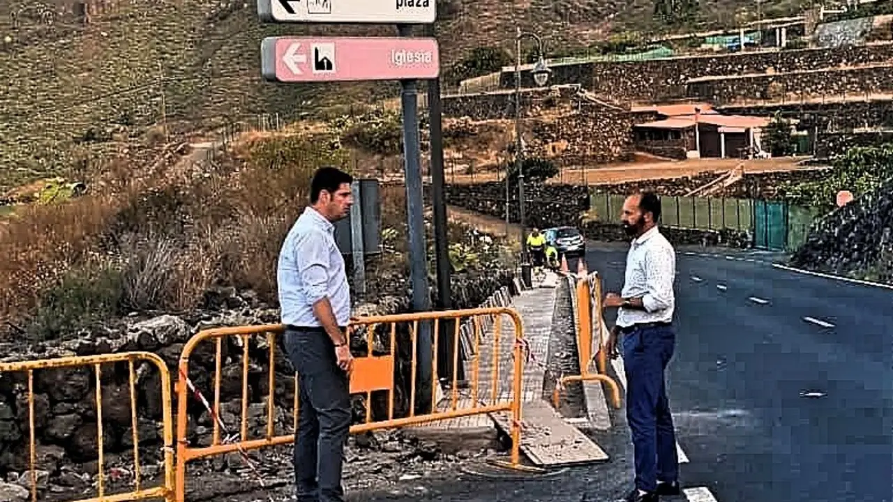 El Alcalde y el concejal de Urbanismo supervisando las obras_Fotor