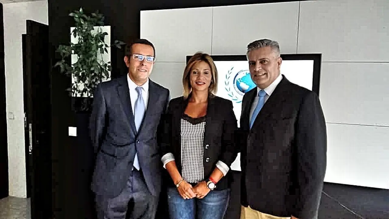Club Empresarios ejecutivo 1_Fotor