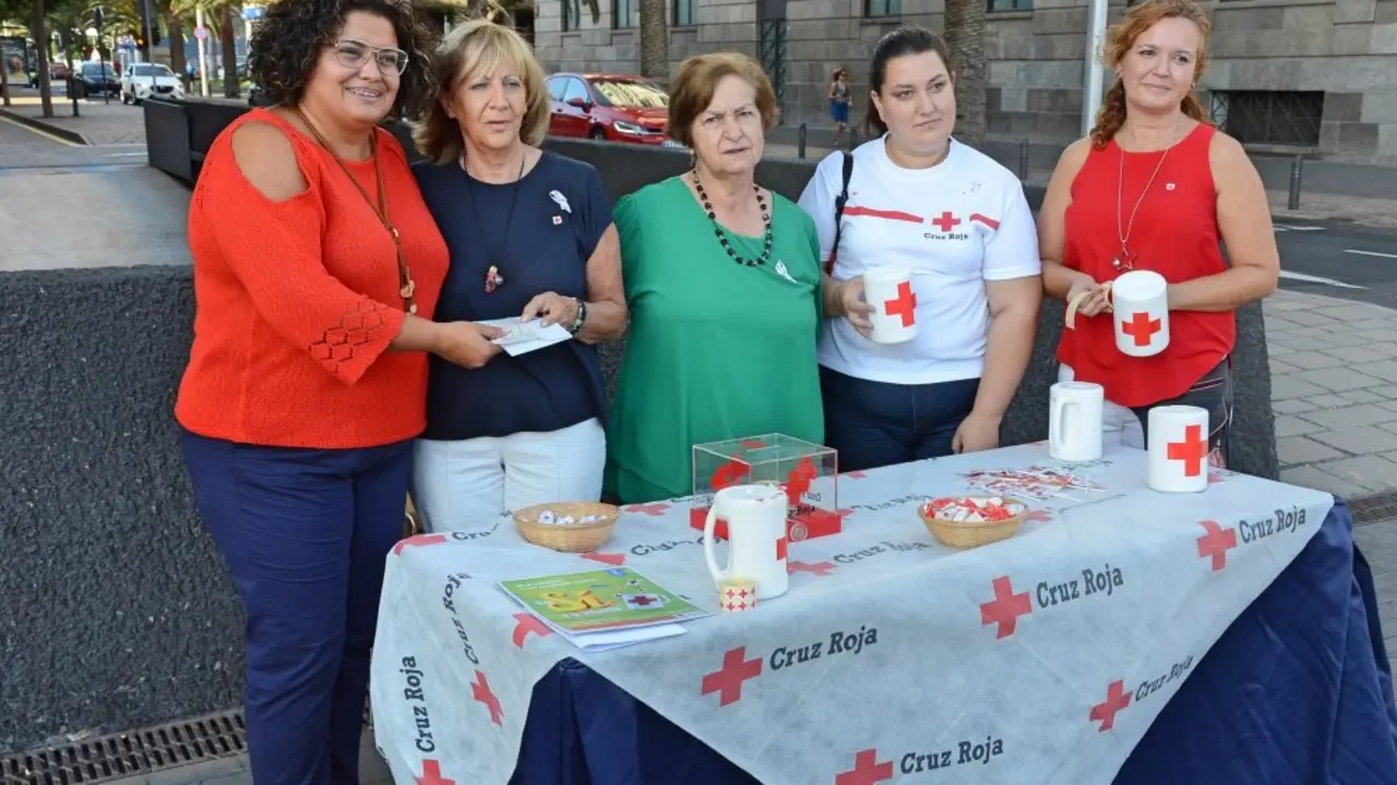 Donativo Cory a Cruz Roja 02_Fotor