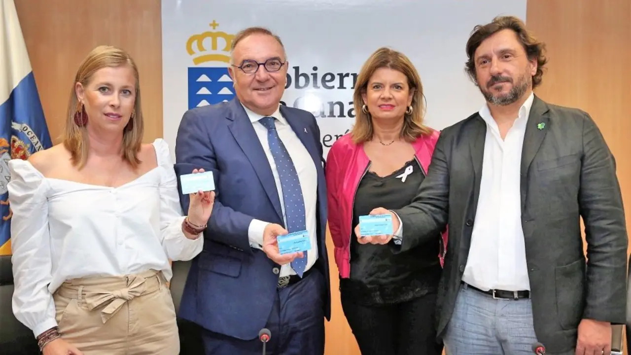 Presentaci&oacute;n de las tarjetas sanitarias con c&oacute;digo AA_Fotor